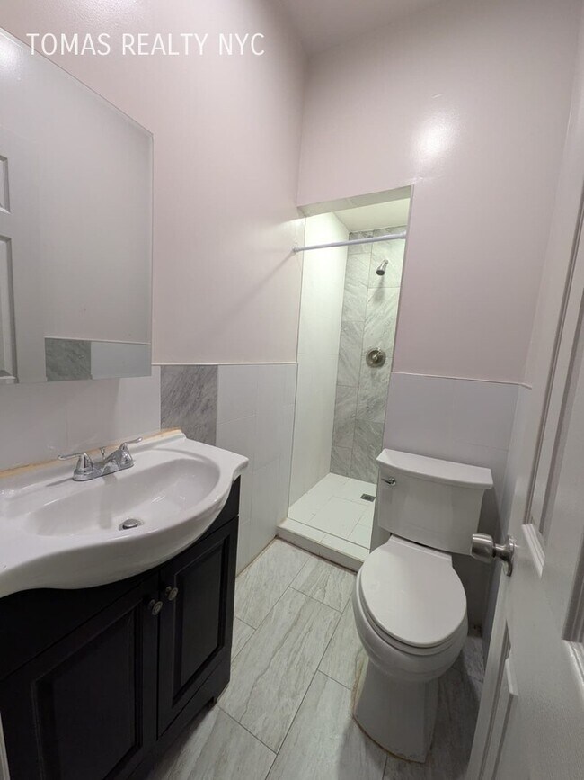 Building Photo - 28 Vineyard Ave