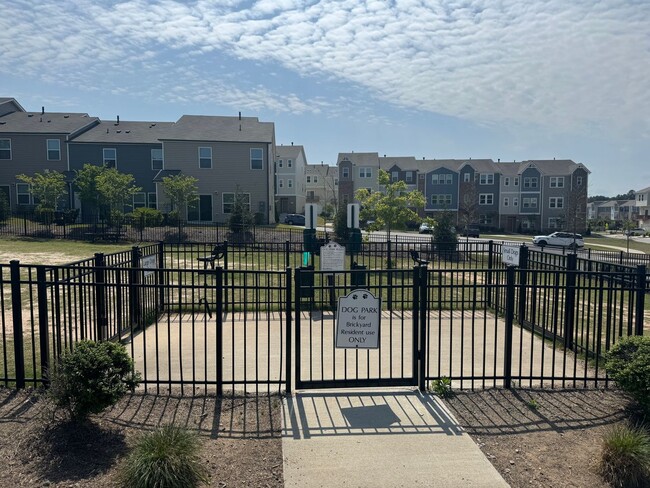 Building Photo - Spacious 4 Bed | 3 Bath Townhome in Cary w...