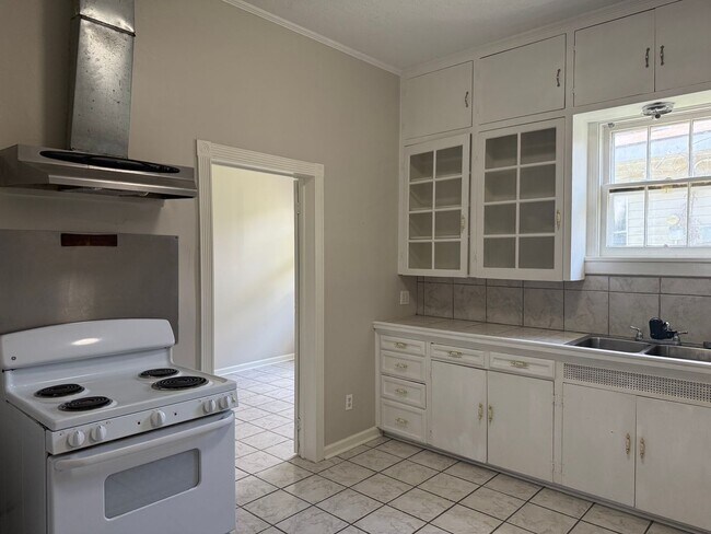 Building Photo - Rental Available: 427A General Mouton Lafayette