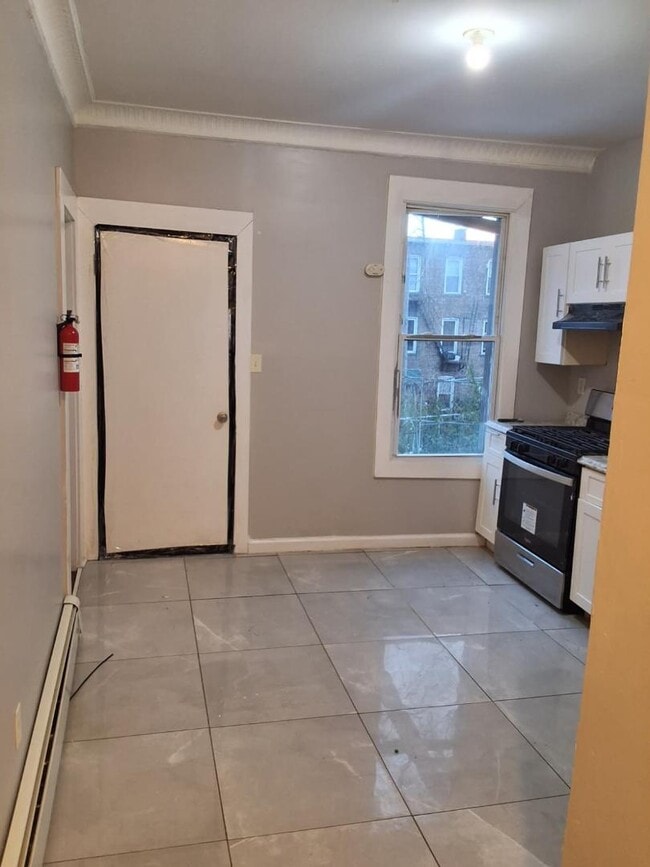 Building Photo - 84 Carson Ave