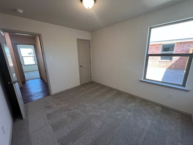 Building Photo - 2613 S County Rd