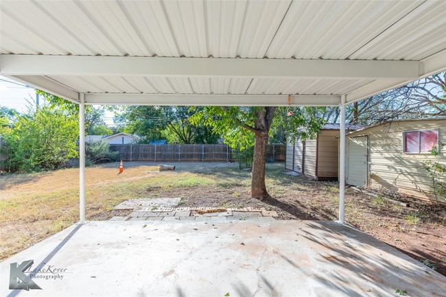 Building Photo - Charming 3 bedroom 2 bathroom