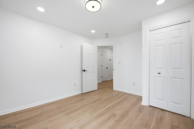 Building Photo - 40 Edgewood Rd