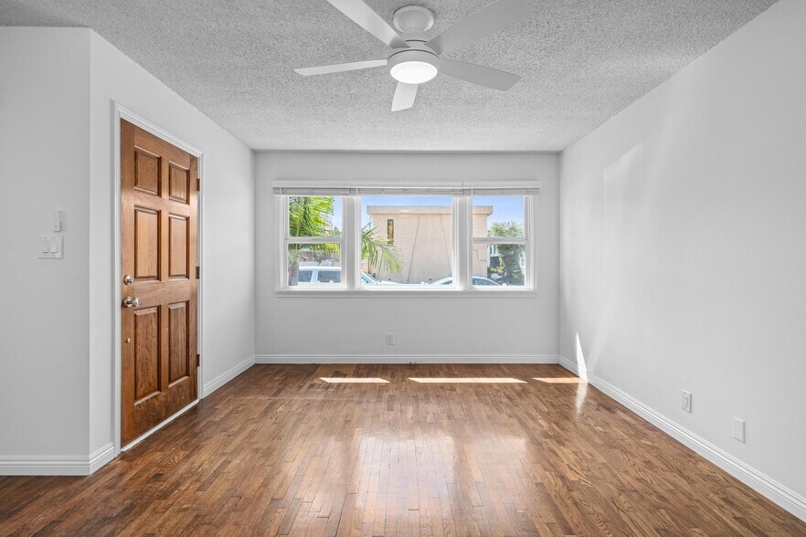 Building Photo - 2211 Nelson Ave