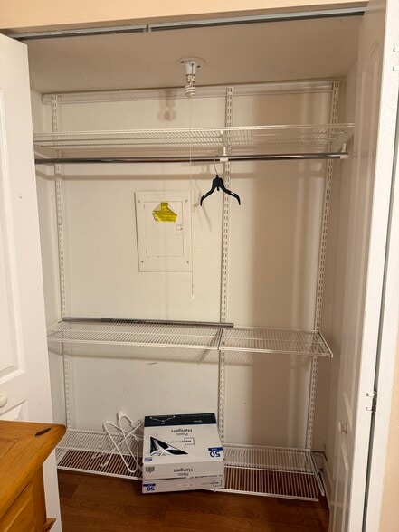 Building Photo - 1908 Kenilworth Cir