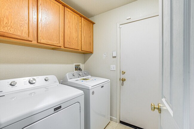 Building Photo - 5773 Barbera Way