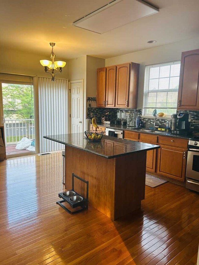 Building Photo - 807 Brodhead Dr