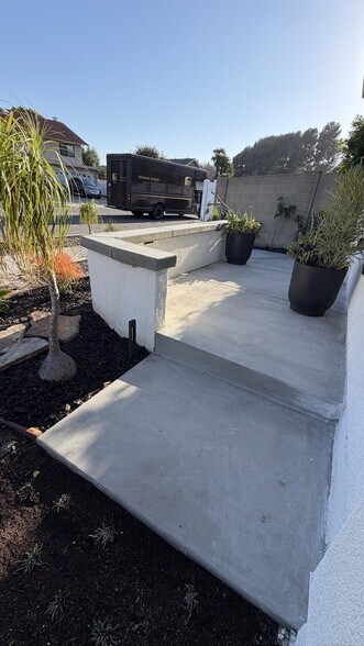 Building Photo - 5255 Kenilworth Dr