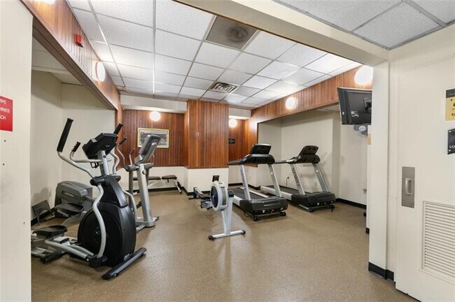 Building Photo - 320 Fort Duquesne Blvd