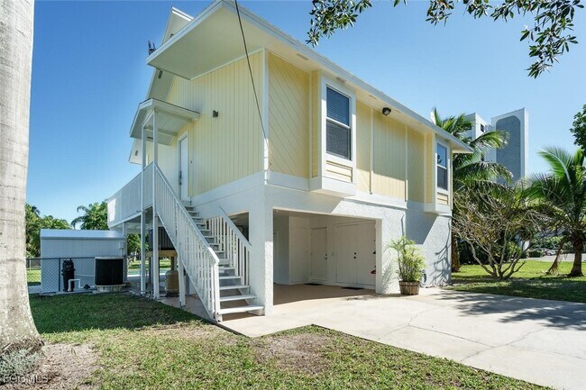 Building Photo - 140 Estrellita Dr