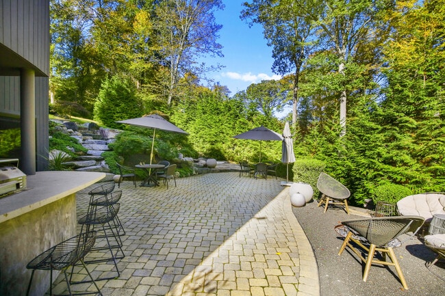 Building Photo - 210 Red Fox Rd