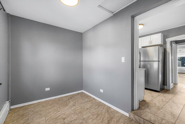 Building Photo - 5761 N Elston Ave