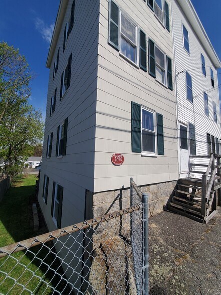 Building Photo - 215 Madison St