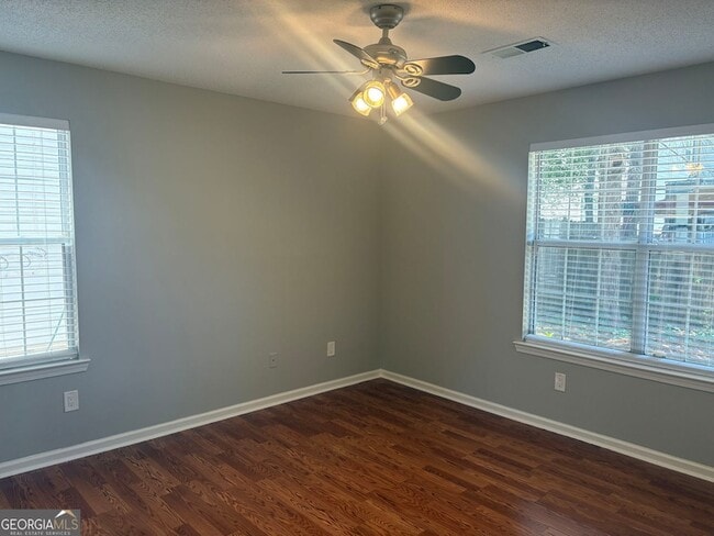 Building Photo - 304 Everdale