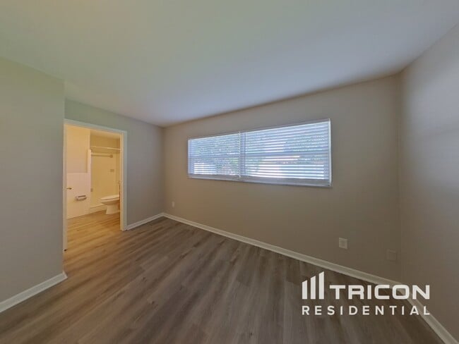 Building Photo - 92 Ventura Dr