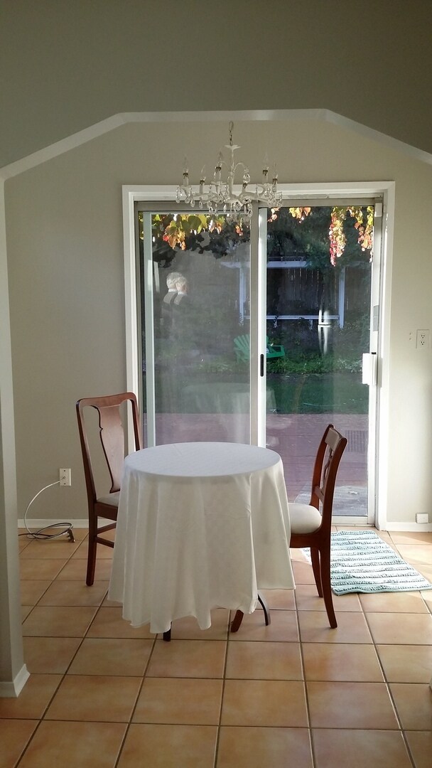 Building Photo - Occupied, do not disturb tenants. Barge-Chestnut Historic District Craftsman 2br 2ba home, with a...