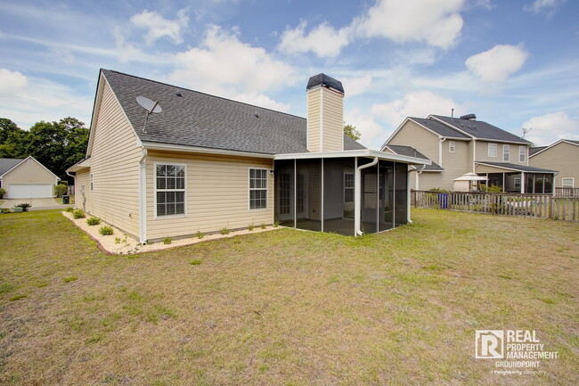 Building Photo - 2815 Summertrees Blvd