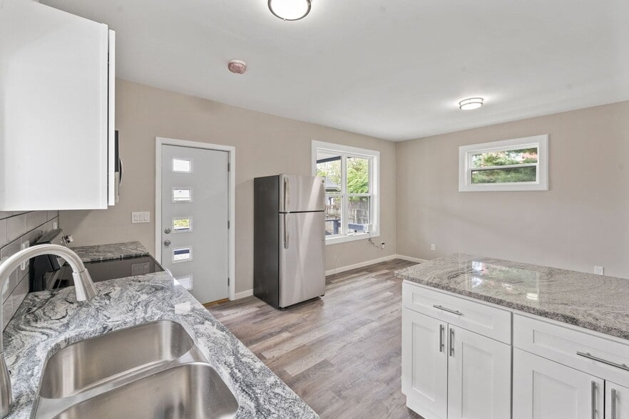 Building Photo - 741 Sullivant Ave