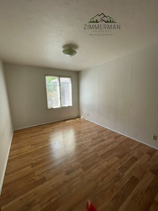 Building Photo - 3 Bedroom, 3 Bathroom Home in Beautiful Sh...