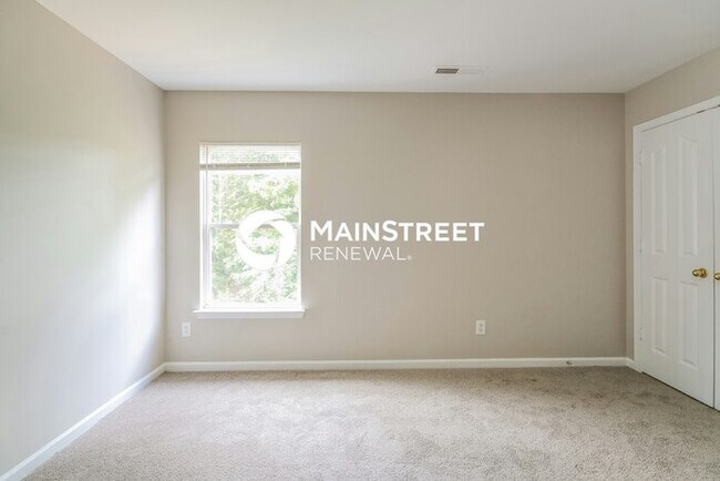 Building Photo - 3 Bedroom Pet-Friendly Home in Charlotte, NC with Main Street Renewal