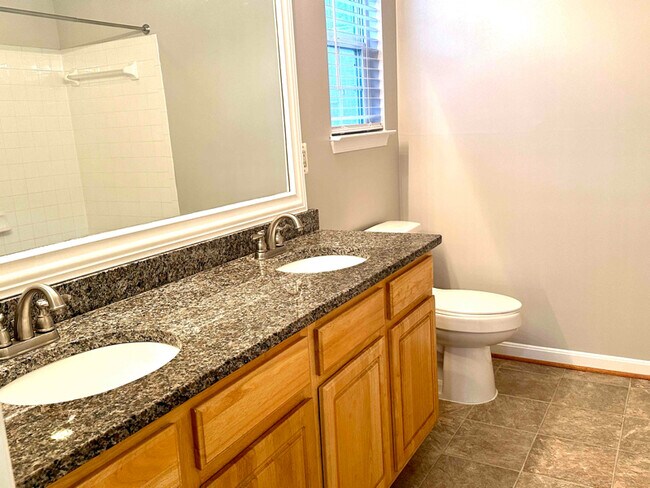 Building Photo - 45512 Westmeath Way