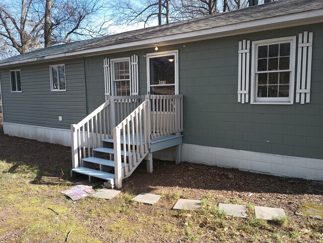 Building Photo - 327 Zimmerman Lake Rd
