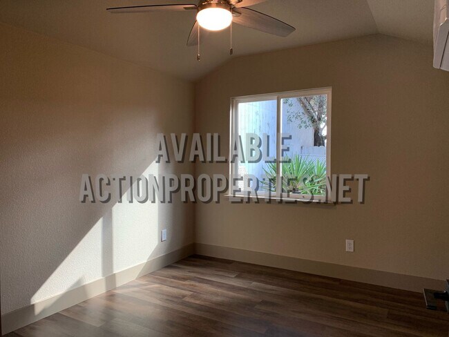 Building Photo - Central Rosville Home- 1 Bed, 1 Bath House - Appliances Included