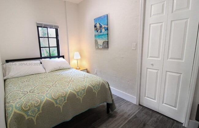 Building Photo - 921 SW 9th St