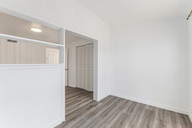 Building Photo - 8th15905