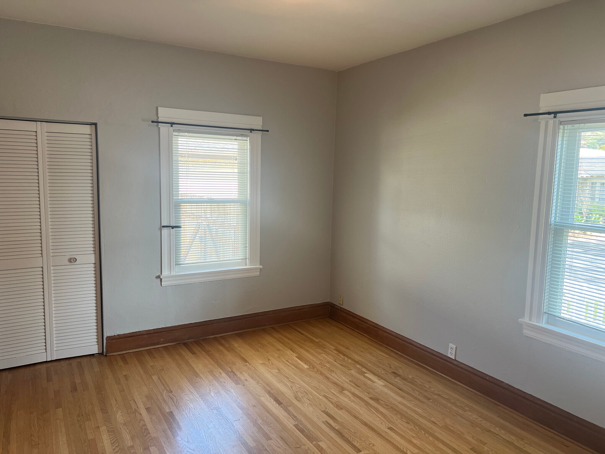 Building Photo - 4190 Lincoln Ave