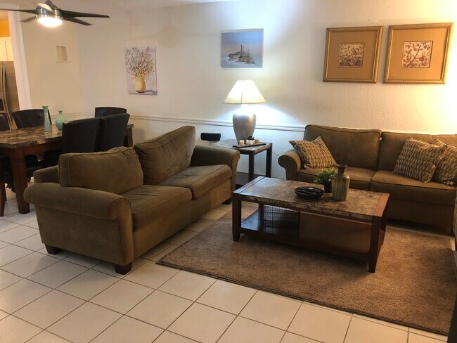 Building Photo - 421 SW Natura Ave