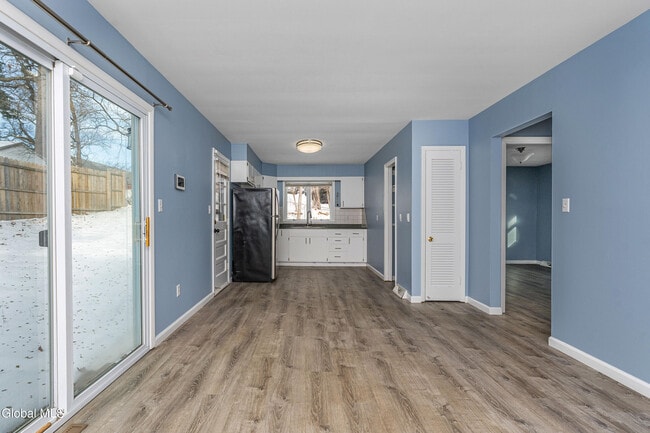 Building Photo - 7 Elgin St