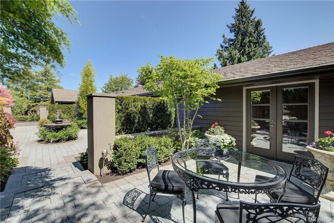 Building Photo - 914 88th Ave NE