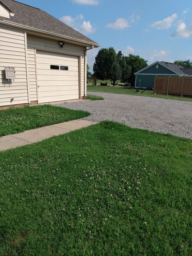 Building Photo - 2640 Holt Ln