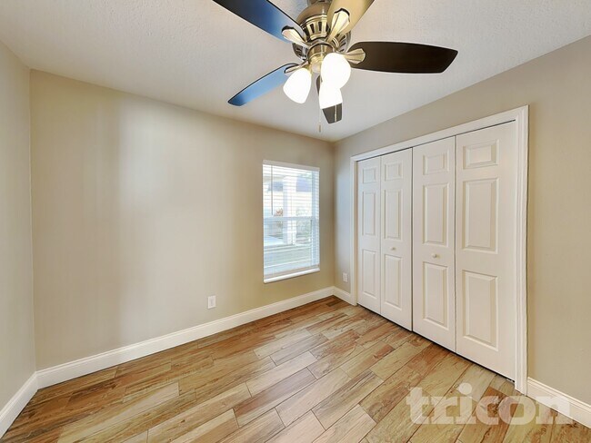 Building Photo - 10123 41st Ct E