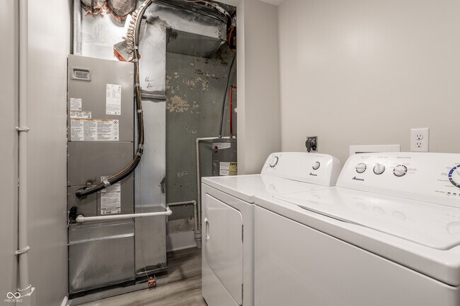 Building Photo - 108 W Main St