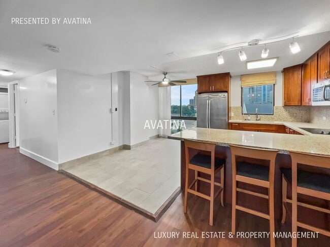 Building Photo - 222 S Vineyard St