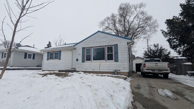 Building Photo - 3 bedroom, 2 bath home in Waterloo