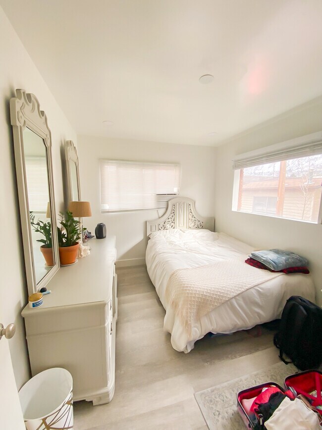 Building Photo - 775 E 820 N