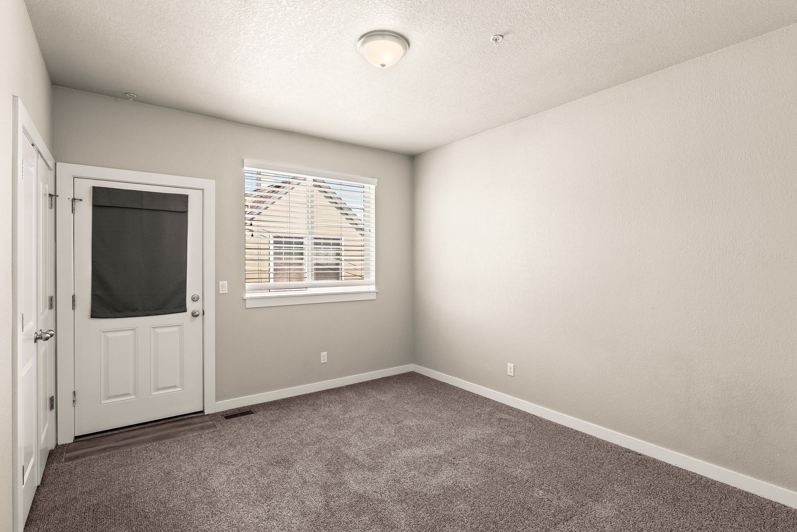 Building Photo - 7625 SE Milwaukie Ave