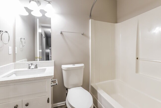 Building Photo - 1175 Riverside Trce