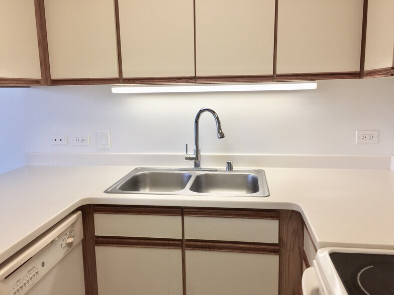 kitchen - 876 Curtis St