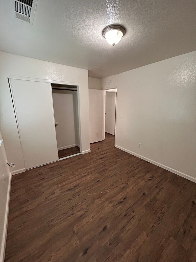 Building Photo - 3444