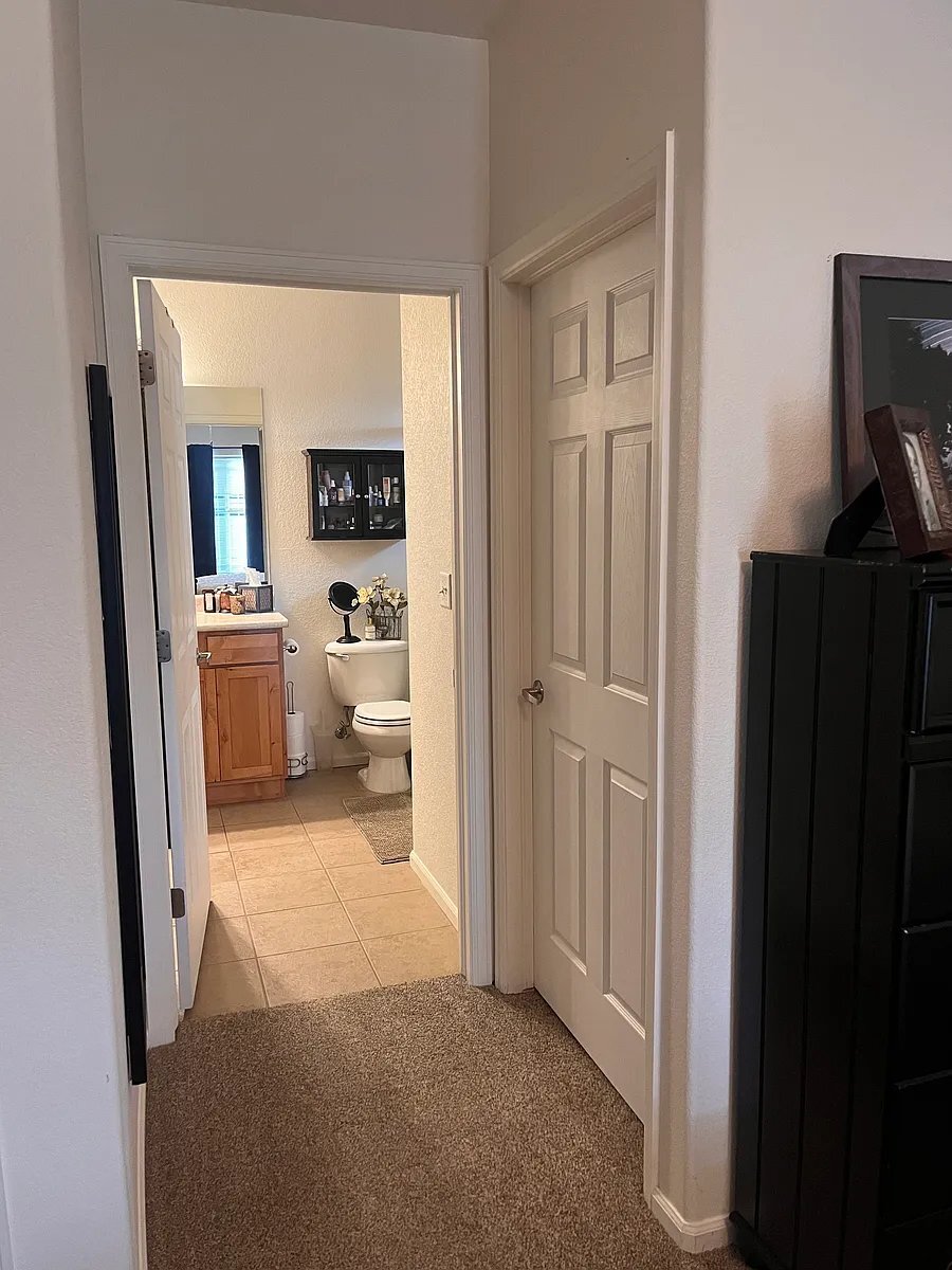 Building Photo - 2803 Kansas Dr