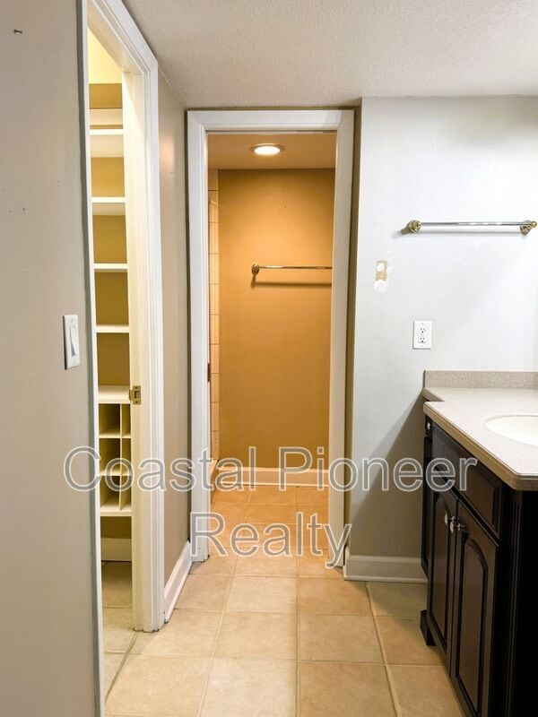 Building Photo - 2614 Cove Cay Dr