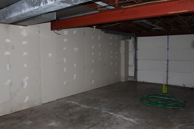 Building Photo - 306 Loch Ln