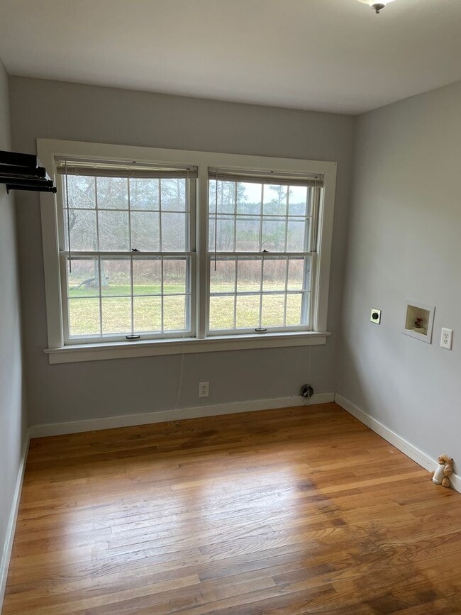 Building Photo - Executive 3/3 House in Coosa on Acreage $1...