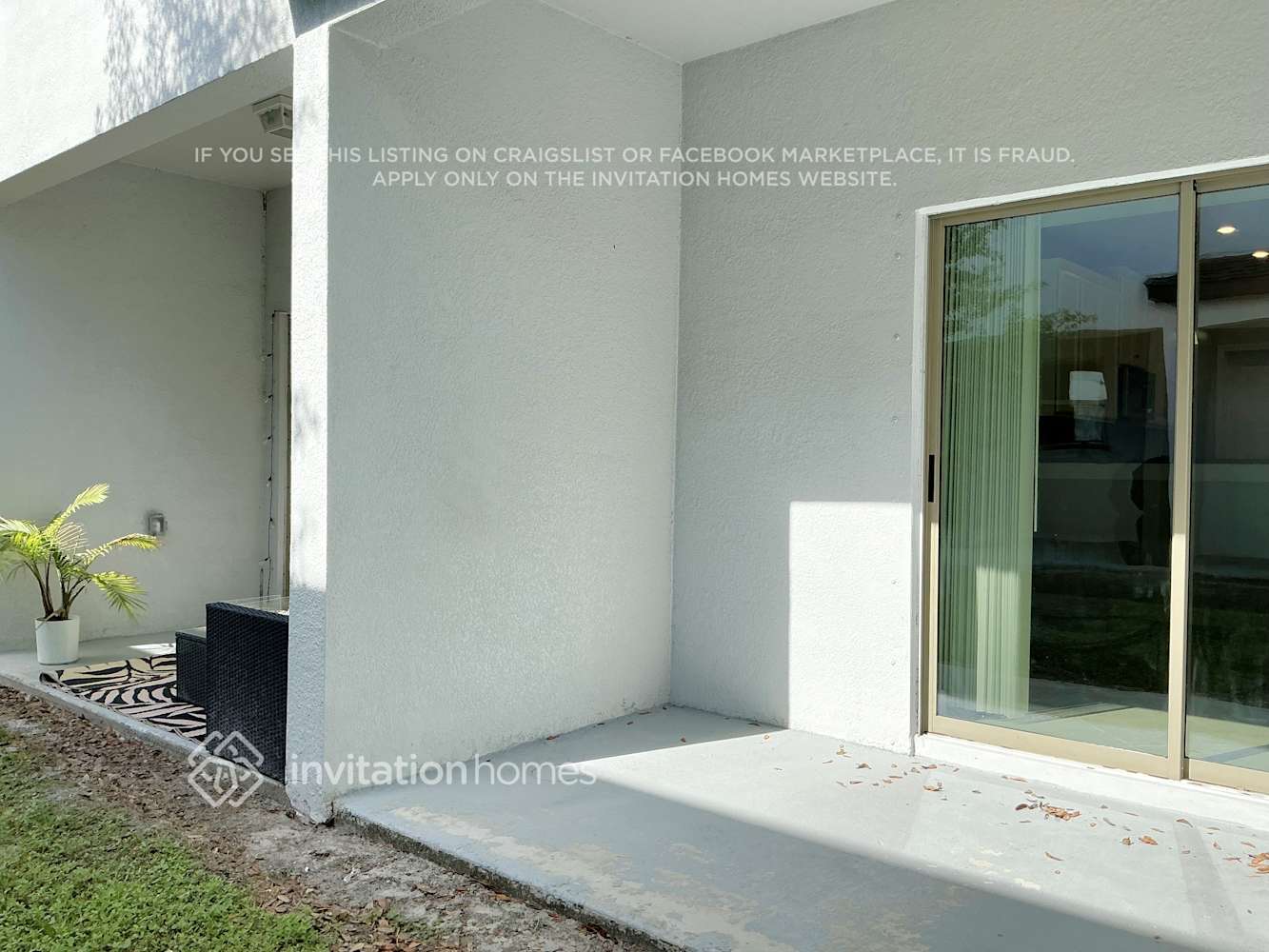 Building Photo - 2856 Coach Manors Way