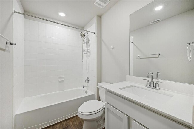 Building Photo - 724 Aster Pl