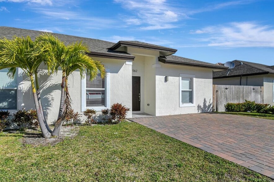 Building Photo - 1566 W 26th Ct